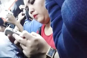 新娘和她的朋友们安排一个三人与证人的丈夫