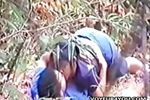 年轻的女主人让她的朋友湖和诱使她变成三人行