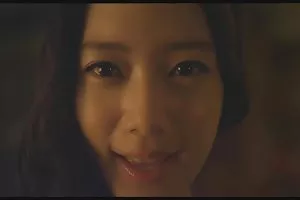 刚性地强奸了他的邻居