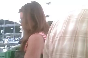 打手枪，在停车场有一个假阳具