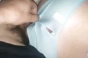 金发碧眼的弯曲和抢劫的摇篮
