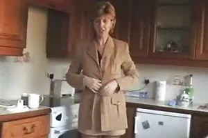 看守的房子吹箫和乱搞的年轻小伙子