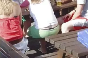 是右手淫手的家伙乱搞的妻子