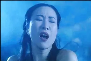 脆弱的金发碧眼的美丽的手淫手指
