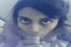 男性与他的女朋友在淋浴