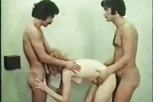 冲癌症的婊子在地板上