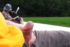 捡起一个令人垂涎的荡妇