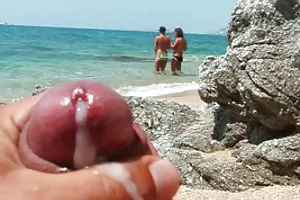 年轻的家庭主妇引诱一个朋友，她的丈夫的魔性