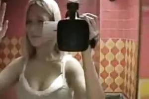 瘦瘦的金发女吸迪克和他妈的和她的男朋友