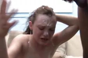 年轻的红发的女人做爱的朋友业余铸造