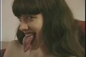 女孩与大胸部手淫件