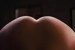 热的吹箫和粗暴的性行为作为一个礼物，一个可爱的金发女郎