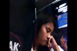 传播她的腿和性交