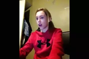 两个放荡的女朋友在酒店