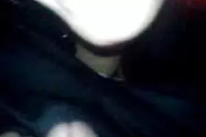 男人-卖方的刘海的两个可爱的女朋友