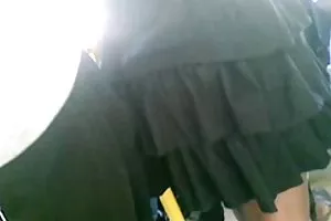 可爱的金发女郎chpokayutsya有一辆出租车驾驶员在车