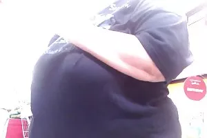 红头发的俄罗斯小妞跳跃在家伙