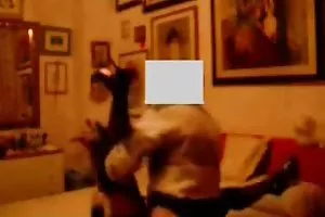 穿透的屁股的女孩