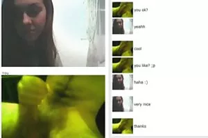 拍摄他的女朋友在淋浴