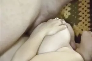 肮脏的黑公鸡乱搞的金发女郎在一个浪漫的环境