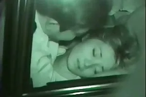 最好的朋友是摩擦她回和舔阴部的年轻女孩离开
