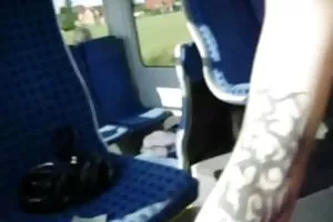 法国女孩两个男子在公园
