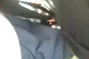 一个可爱的妻子让她丈夫吹箫在厨房乱搞他的衣橱