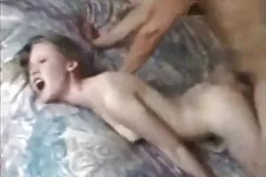 粗暴的性行三个男孩一双美丽的荡妇
