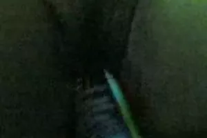 漂亮金发吸钱和鞭打一个男人