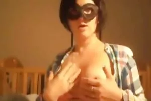 苗条的女孩从事性组与三个朋友