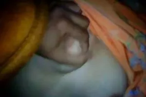 可爱的乳头的亚历克斯让一个口交男朋友