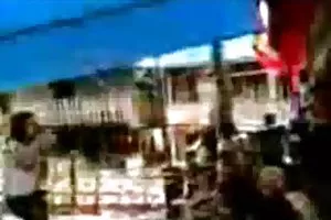 甜妞得到充分的长裤的快乐的热爱她的男朋友