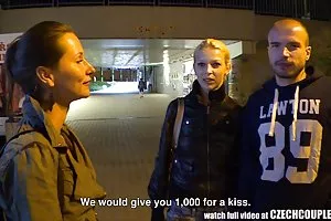 性交一个处女在树林里
