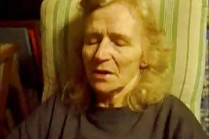 硬他妈的他的妻子