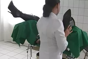美丽的金发碧眼的粗略性交属维尔京屁股