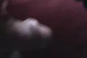 瘦瘦的黑白混血的小妞很烂家伙，并要求一个疯狂的费用