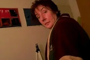 郁郁葱葱的小鸡被鞭打一个同事有癌症