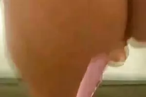美丽的千计的欺骗她的年轻学生