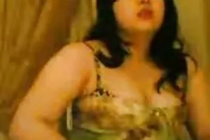 婴儿尿和女同性恋性在一个瓶子