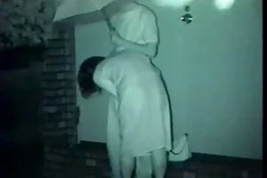 每个轻轻地和严厉性交屁股三个纹身的女同性恋者