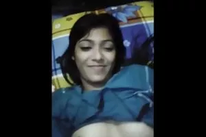 可爱的金发女郎漂亮的屁股：性别与一个朋友而不是一个按摩