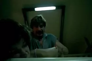 丰满的黑妞在一顶牛仔帽自慰有一个振动器