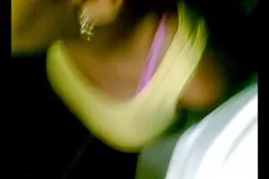成员在脖子上